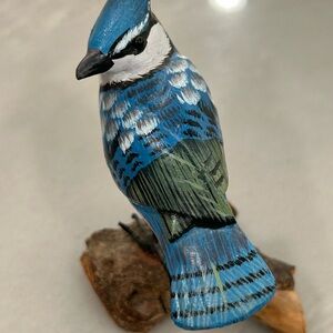 Lovely hand carved wooden blue jay figurine